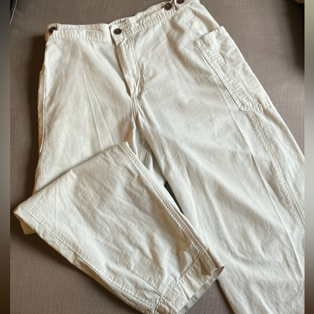 Everlane Fatigue Barrel pants in white